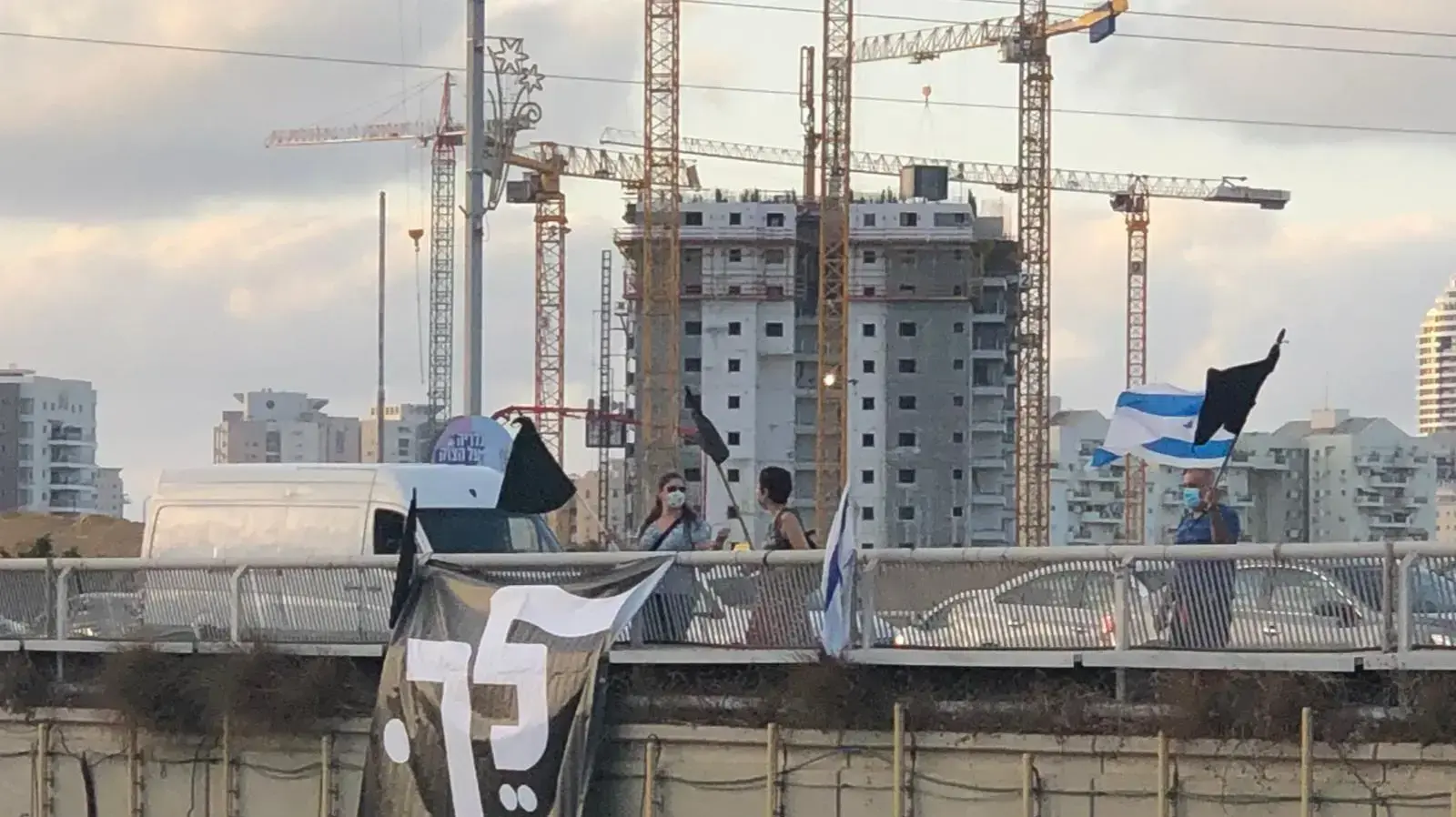 הפגנת הדגלים השחורים בנתניה 15 באוקטובר 2020 הפגנת הדגלים השחורים בנתניה 15 באוקטובר 2020