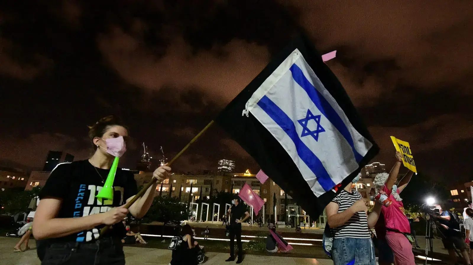 הפגנת הדגלים השחורים. רחבת הבימה, ת"א 15 באוקטבור 2020 הפגנת הדגלים השחורים. רחבת הבימה, ת"א 15 באוקטבור 2020