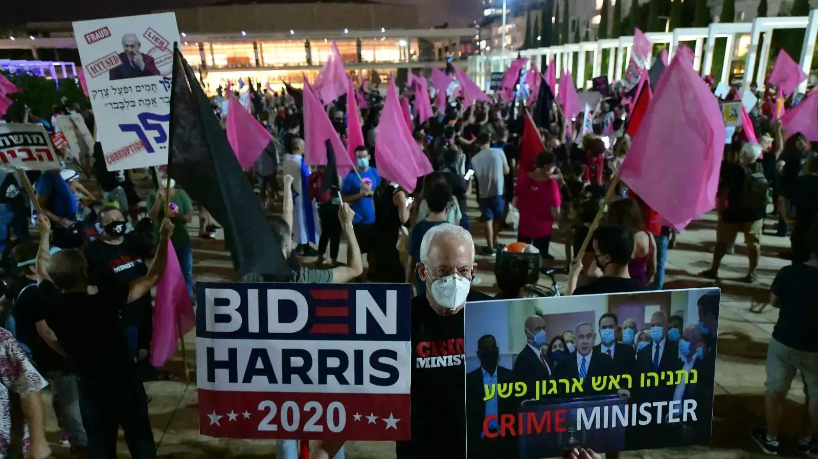 הפגנת הדגלים השחורים. רחבת הבימה, ת"א 15 באוקטבור 2020 הפגנת הדגלים השחורים. רחבת הבימה, ת"א 15 באוקטבור 2020