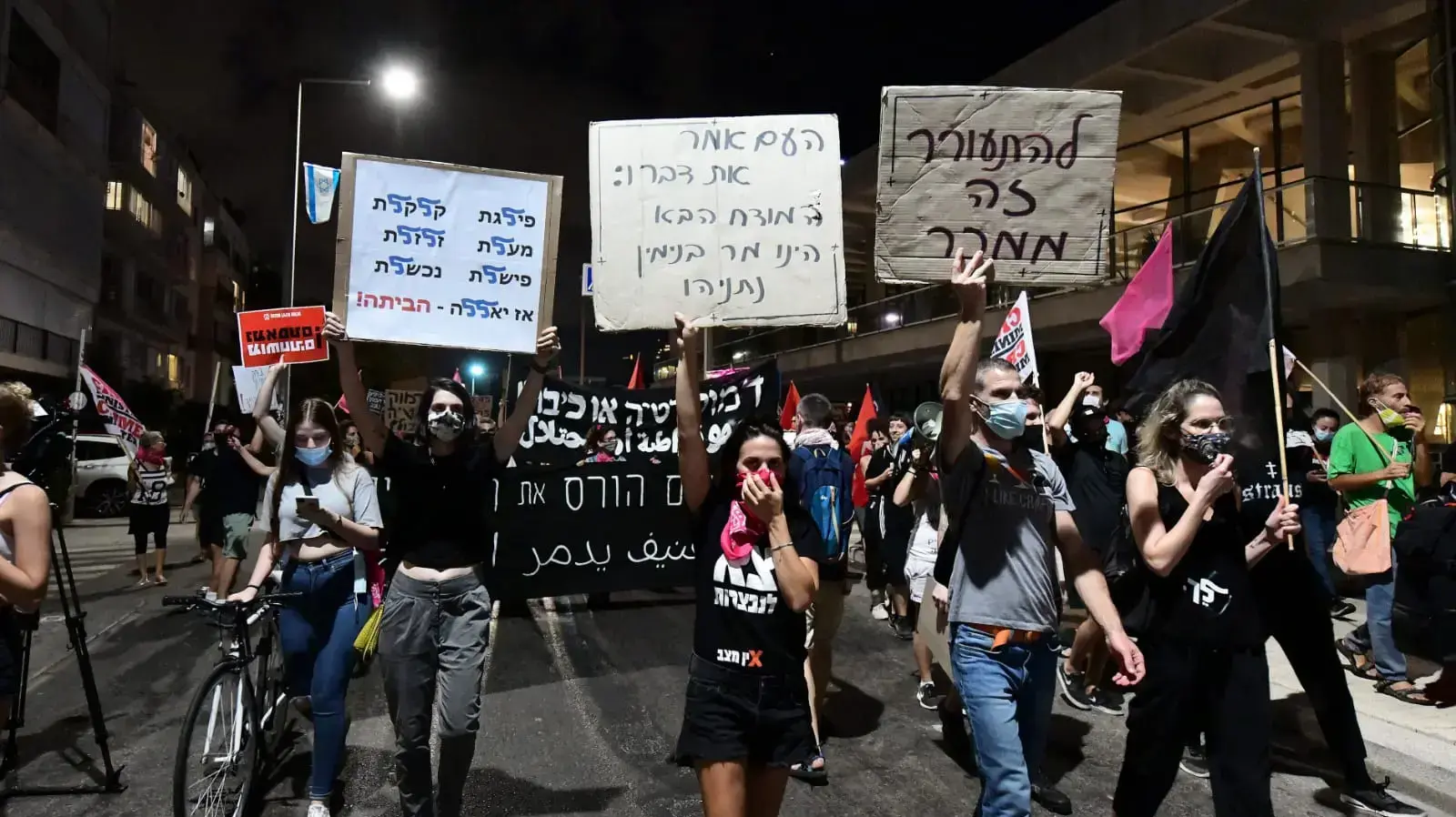 הפגנת הדגלים השחורים. רחבת הבימה, ת"א 15 באוקטבור 2020 הפגנת הדגלים השחורים. רחבת הבימה, ת"א 15 באוקטבור 2020
