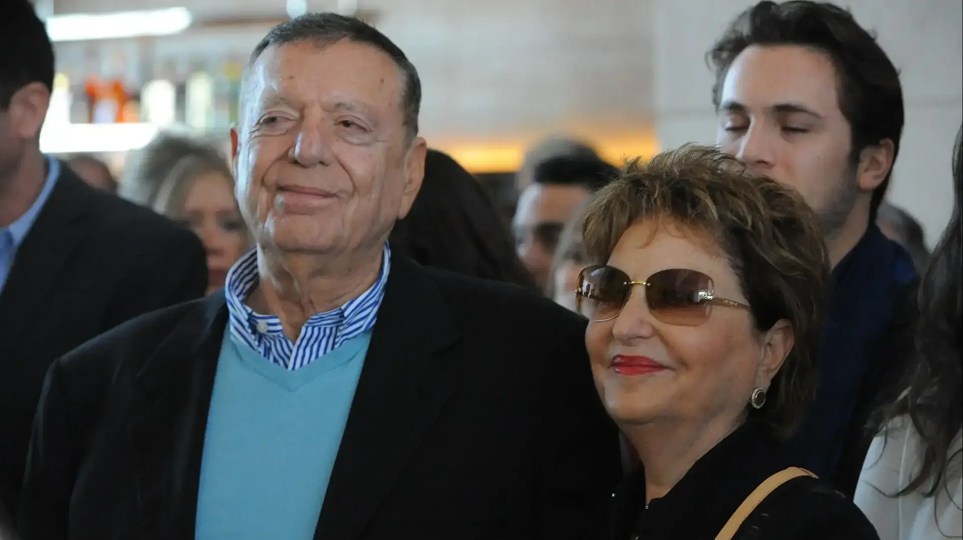 מיכאל ורעיה שטראוס במסיבת עיתונאים במלון דן, 16 ביולי 2003
מיכאל ורעיה שטראוס במסיבת עיתונאים במלון דן, 16 ביולי 2003