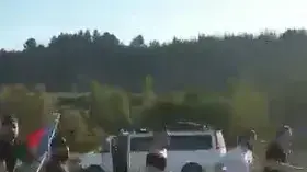 צעירים ממוצא ארמני מתקוטטים עם צעירים ממוצא אזרי באזור כביש 1, בסמוך למחלף שער הגיא. צעירים ממוצא ארמני מתקוטטים עם צעירים ממוצא אזרי באזור כביש 1, בסמוך למחלף שער הגיא.
