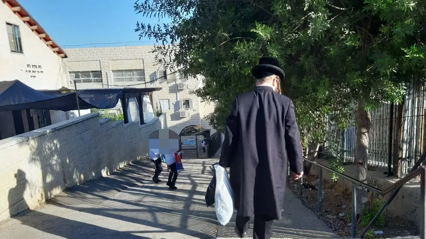 בניגוד להנחיות תלמידי ישיבת תלמוד תורה חכמת שלמה ,ירושלים, חוזרים ללימודים, 18 באוקטובר 2020