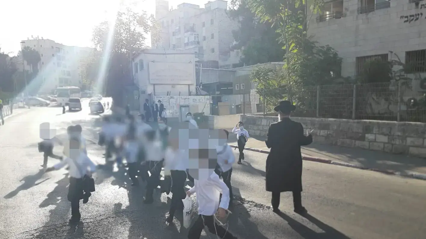 בניגוד להנחיות תלמידי ישיבת תלמוד תורה חכמת שלמה ,ירושלים, חוזרים ללימודים, 18 באוקטובר 2020 בניגוד להנחיות תלמידי ישיבת תלמוד תורה חכמת שלמה ,ירושלים, חוזרים ללימודים, 18 באוקטובר 2020
