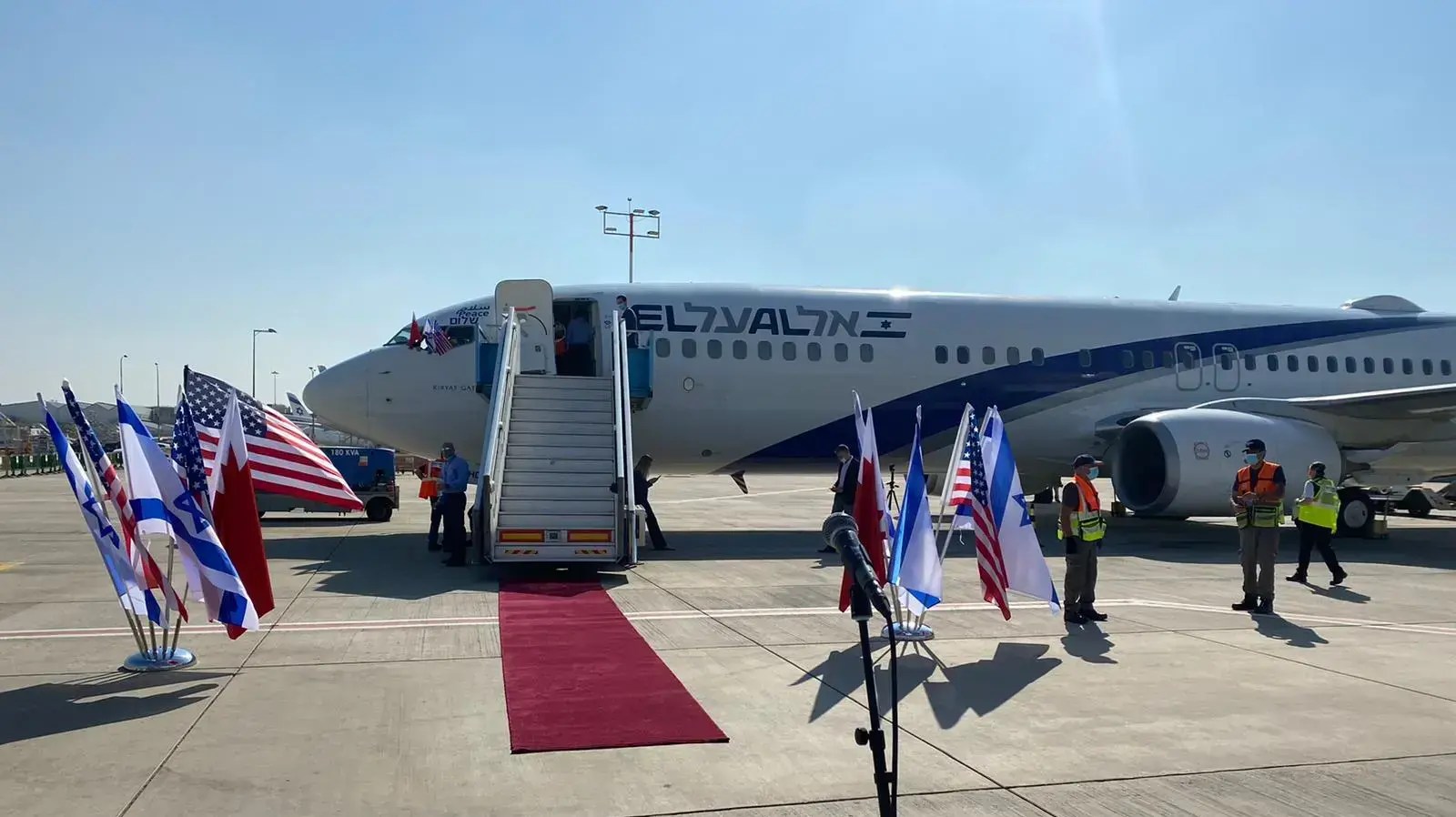 מטוס אל על לפני המראת הטיסה של המשלחת הישראלית לבחריין, 18 באוקטובר 2020 מטוס אל על לפני המראת הטיסה של המשלחת הישראלית לבחריין, 18 באוקטובר 2020