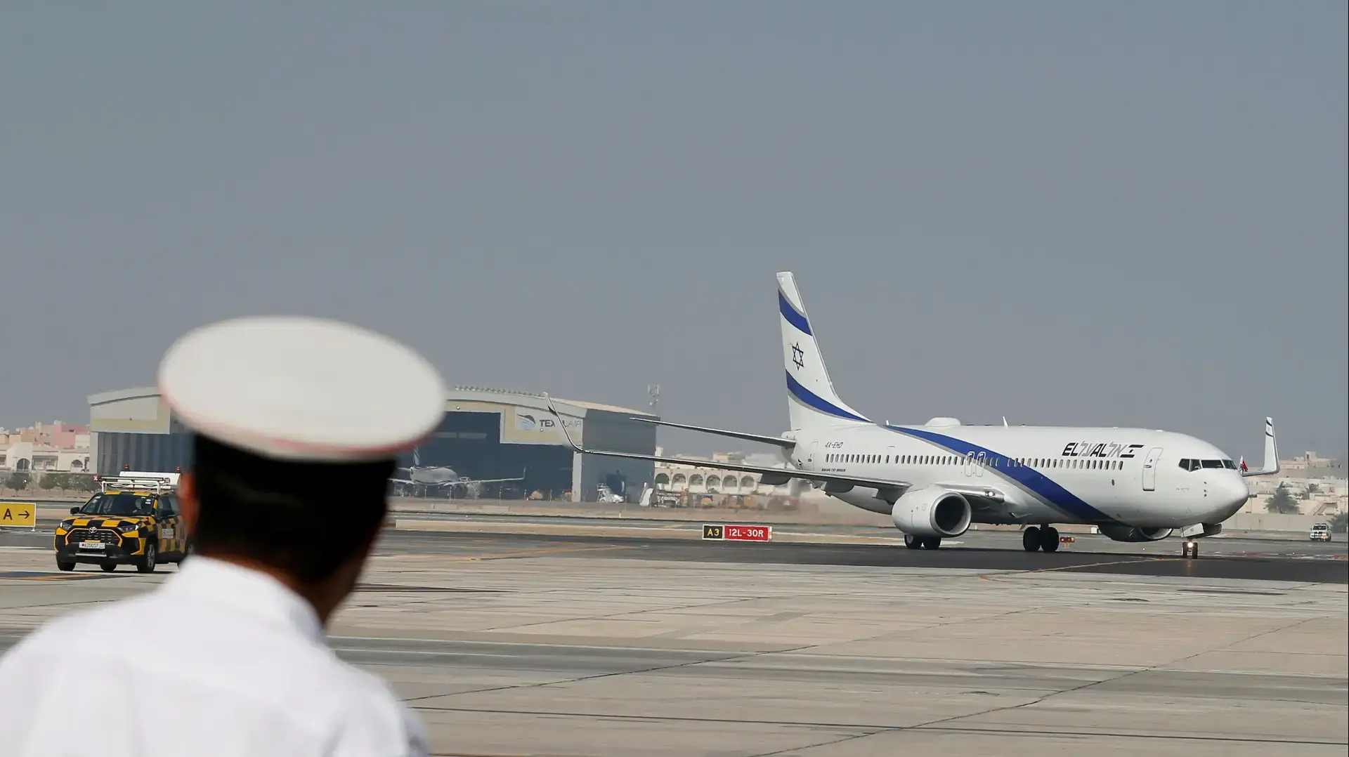 מטוס אל על עם המשלחת הישראלית נחת בבחריין, 18 באוקטובר 2020 מטוס אל על עם המשלחת הישראלית נחת בבחריין, 18 באוקטובר 2020