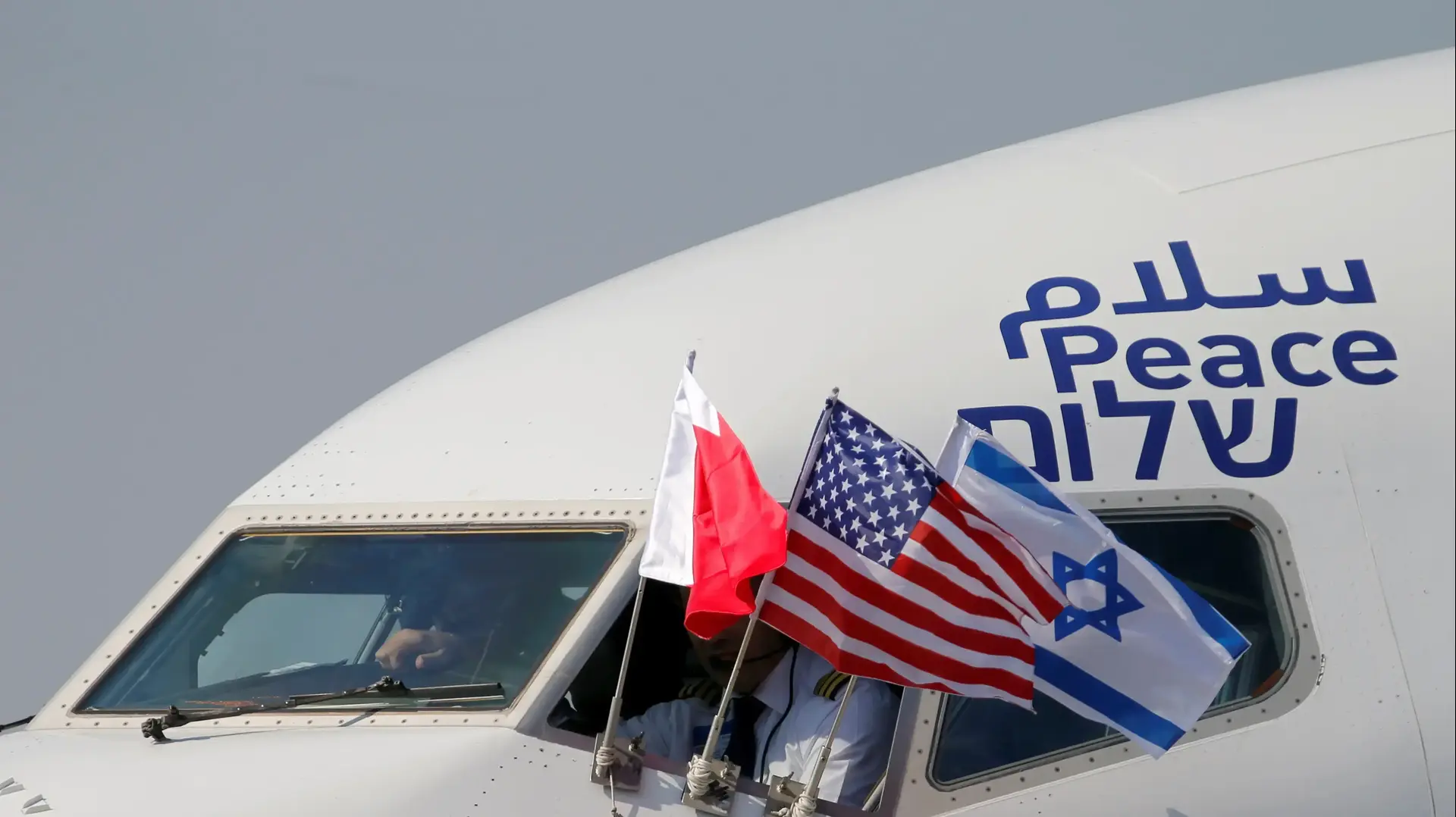 מטוס אל על עם המשלחת הישראלית נחת בבחריין, 18 באוקטובר 2020 מטוס אל על עם המשלחת הישראלית נחת בבחריין, 18 באוקטובר 2020