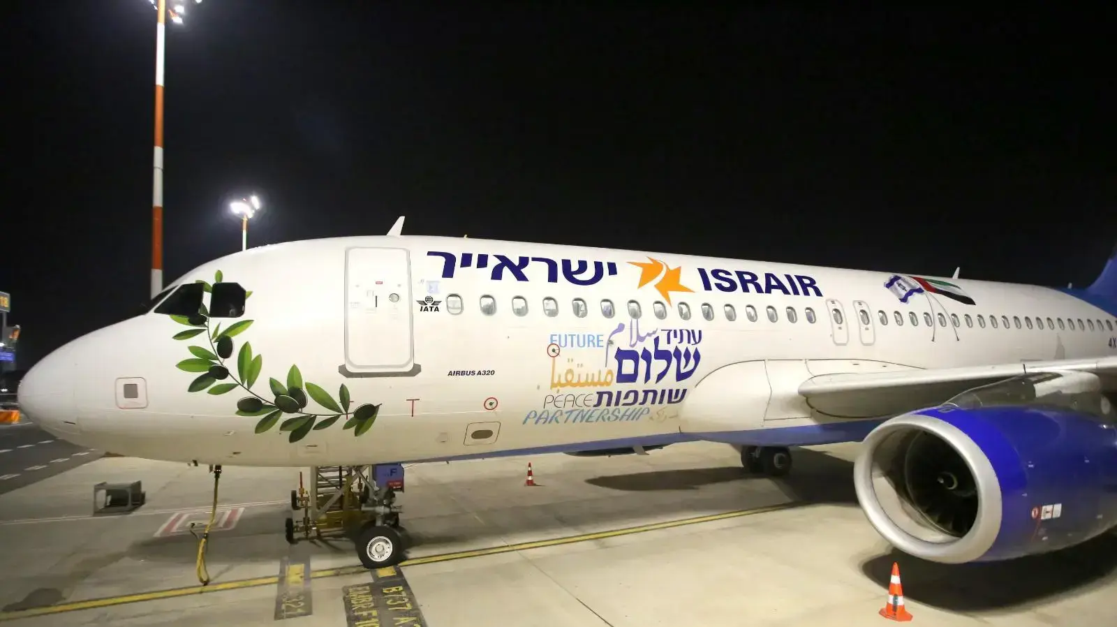 מטוס השלום של חברת "ישראייר", שאותו מייעדת החברה לטיסת לדובאי ואבו דאבי. 18 באוקטובר 2020 מטוס השלום של חברת "ישראייר", שאותו מייעדת החברה לטיסת לדובאי ואבו דאבי. 18 באוקטובר 2020