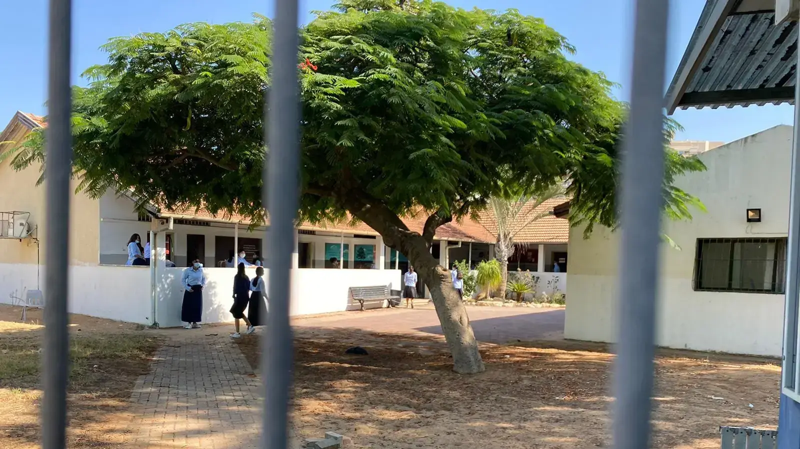מחאה על פתיחת בית ספר חרדי בקריית אונו מחאה על פתיחת בית ספר חרדי בקריית אונו