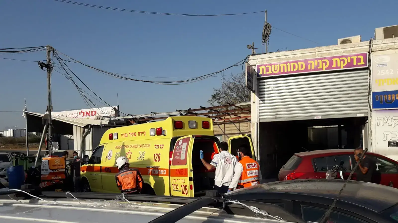 תחנת דלק ליד נתניה, פועל כבן 50 נפל מגג ונפצע בינוני, 20 באוקטובר 2020 תחנת דלק ליד נתניה, פועל כבן 50 נפל מגג ונפצע בינוני, 20 באוקטובר 2020