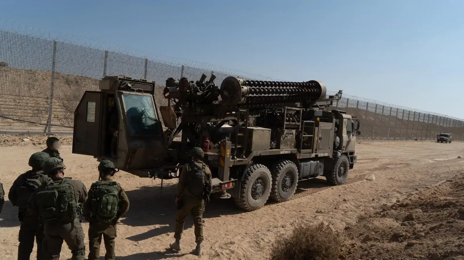איתור וחשיפת מנהרת טרור בדרום רצועת עזה-פעילות כוחות צה"ל במרחב הגדר איתור וחשיפת מנהרת טרור בדרום רצועת עזה-פעילות כוחות צה"ל במרחב הגדר