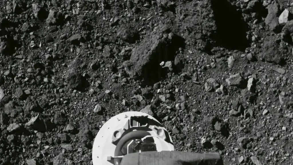 זרוע חללית חללית OSIRIS-REx של נאס"א מגיעה לאסטרואיד בנו. 14 באוקטובר 2020