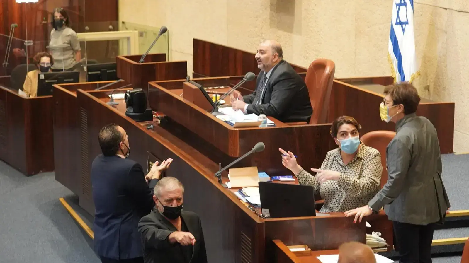 מהומה במליאת הכנסת לאחר אישור וביטול הקמת ועדה לחקירת פרשת הצוללות, 21 באוקטובר 2020 מהומה במליאת הכנסת לאחר אישור וביטול הקמת ועדה לחקירת פרשת הצוללות, 21 באוקטובר 2020