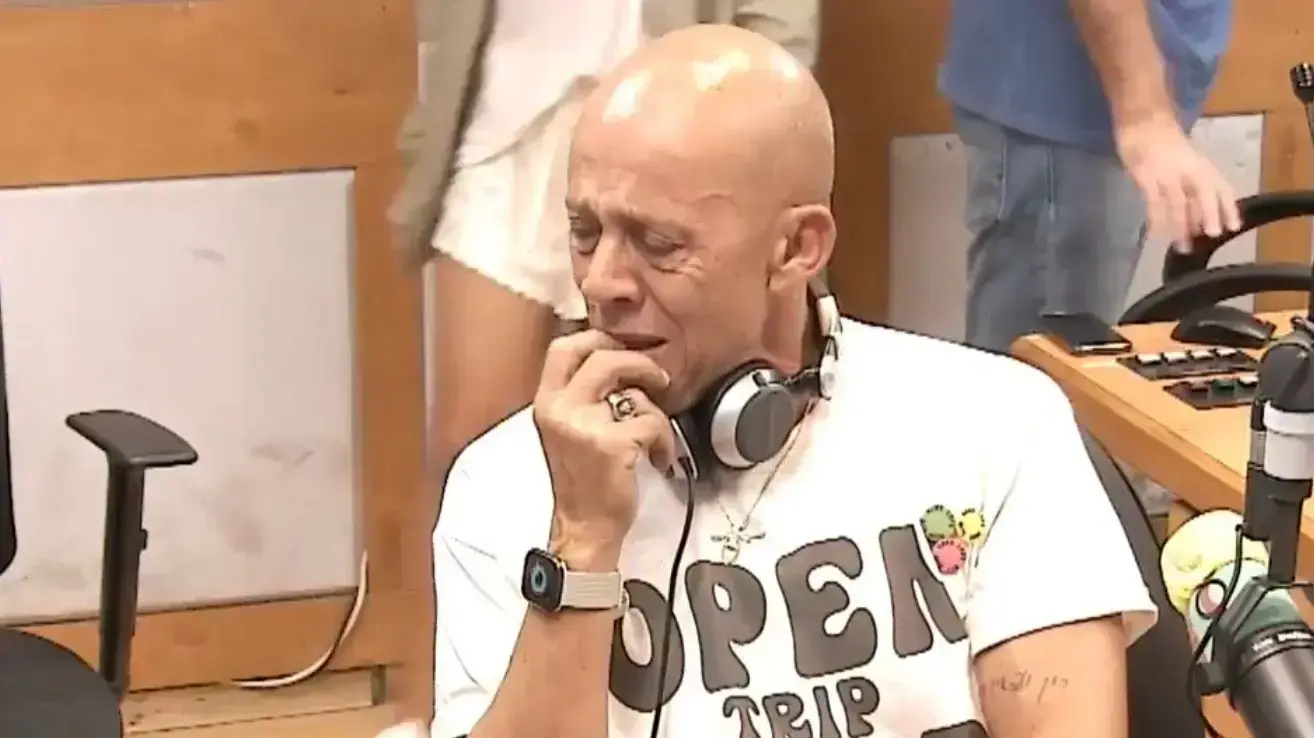 דידי הררי פורץ בבכי לאחר שחזר לשדר ברדיו 103FM בתום ה-30 למות אשתו מירית דידי הררי פורץ בבכי לאחר שחזר לשדר ברדיו 103FM בתום ה-30 למות אשתו מירית
