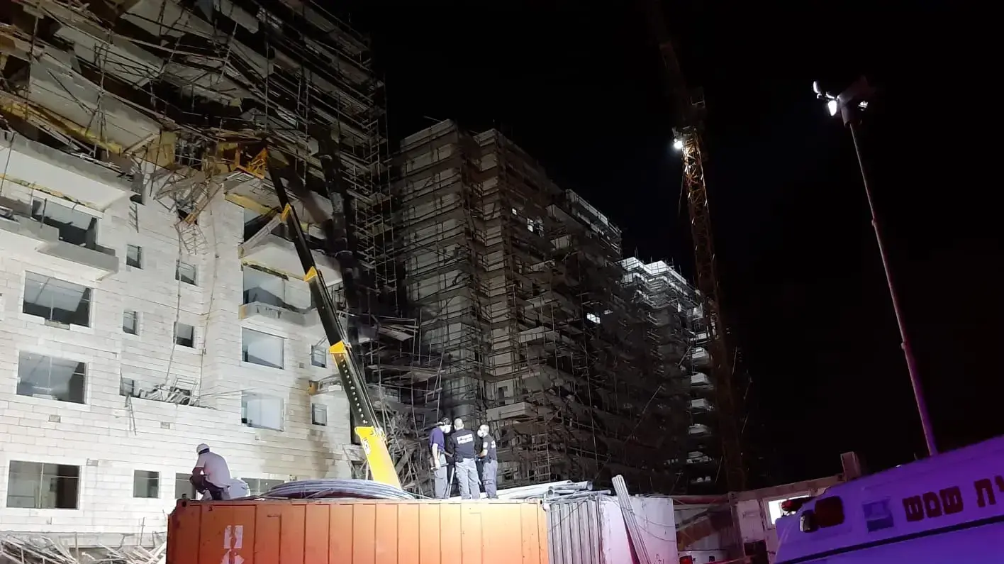 זירת קריסת הפיגומים באתר בנייה בבית שמש 21 באוקטובר 2020 זירת קריסת הפיגומים באתר בנייה בבית שמש 21 באוקטובר 2020