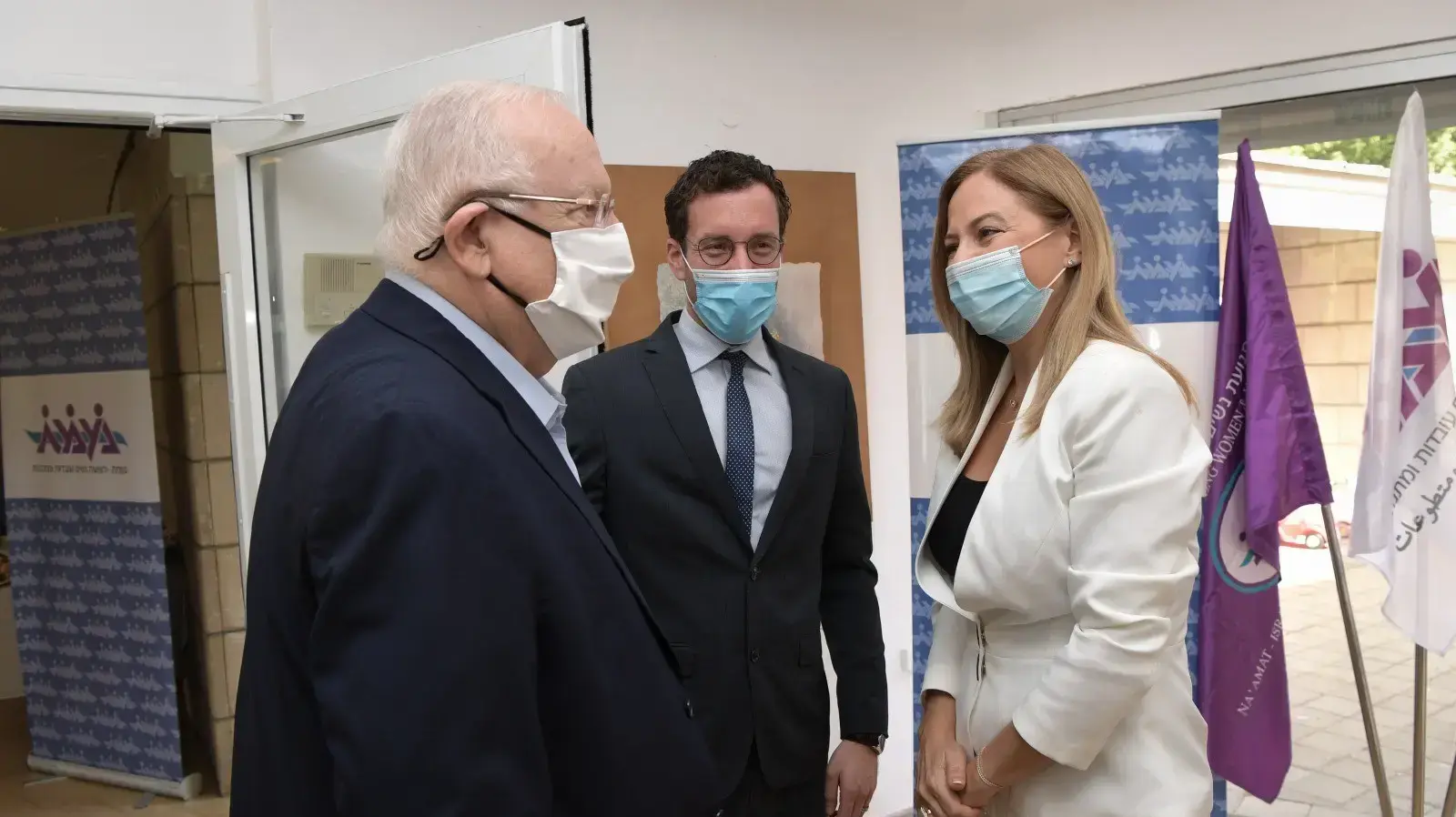 נשיא המדינה, ראובן ריבלין, שר העבודה, הרווחה והשירותים החברתיים, איציק שמולי, ויו"ר נעמ"ת, חגית פאר, בביקור במקלט נעמ"ת לנשים נפגעות אלימות ומרכז נעמ"ת למשפחה. 22 באוקטובר 2020 נשיא המדינה, ראובן ריבלין, שר העבודה, הרווחה והשירותים החברתיים, איציק שמולי, ויו"ר נעמ"ת, חגית פאר, בביקור במקלט נעמ"ת לנשים נפגעות אלימות ומרכז נעמ"ת למשפחה. 22 באוקטובר 2020