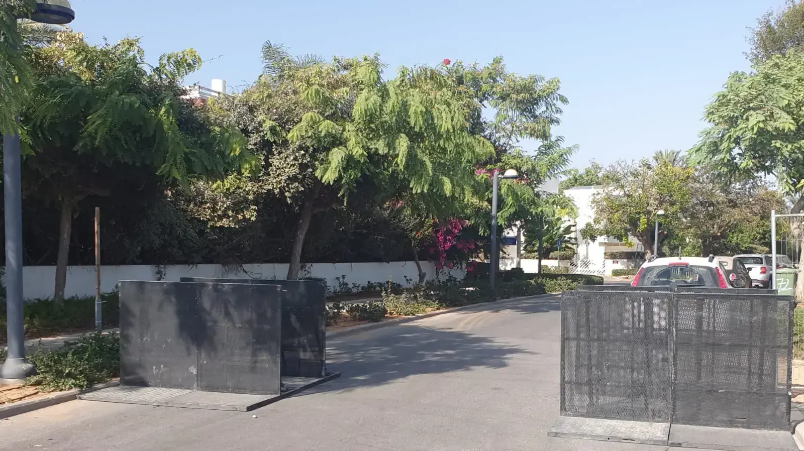 חסימות של דרכי גישה ליד בית נתניהו ברחוב ההדר בקיסריה, 23 באוקטובר 2020 חסימות של דרכי גישה ליד בית נתניהו ברחוב ההדר בקיסריה, 23 באוקטובר 2020