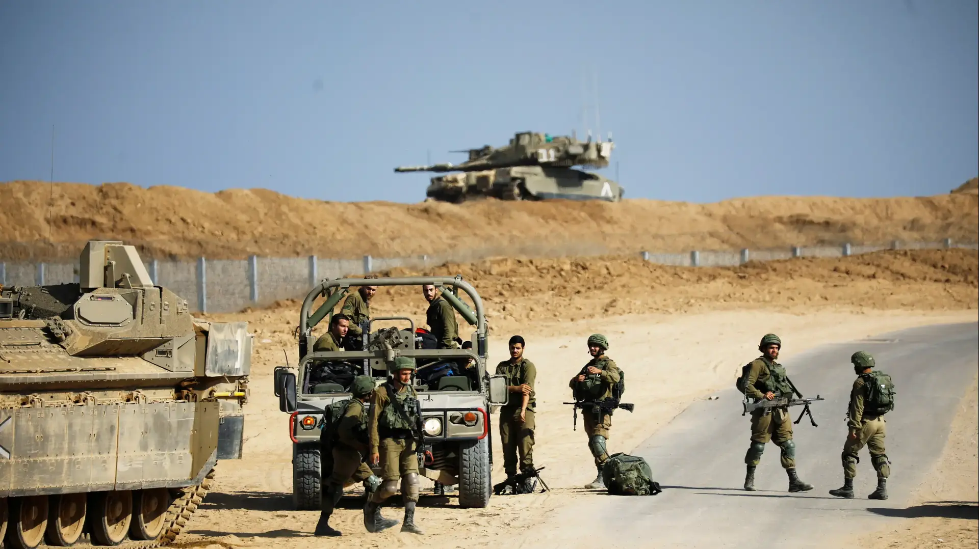 לוחמי צה"ל מאבטחים את חשיפת המנהרה בגבול הרצועה, 22 באוקטובר 2020 לוחמי צה"ל מאבטחים את חשיפת המנהרה בגבול הרצועה, 22 באוקטובר 2020