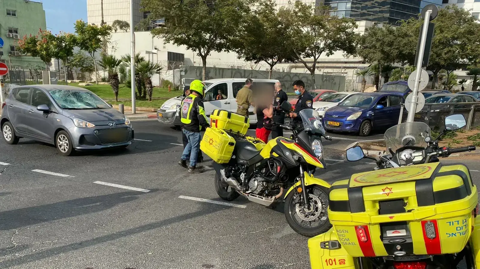 זירת תאונת דרכים בה נפצעה קשה רוכבת קורקינט ברחוב הרכבת בתל אביב, 25 באוקטובר 2020 זירת תאונת דרכים בה נפצעה קשה רוכבת קורקינט ברחוב הרכבת בתל אביב, 25 באוקטובר 2020