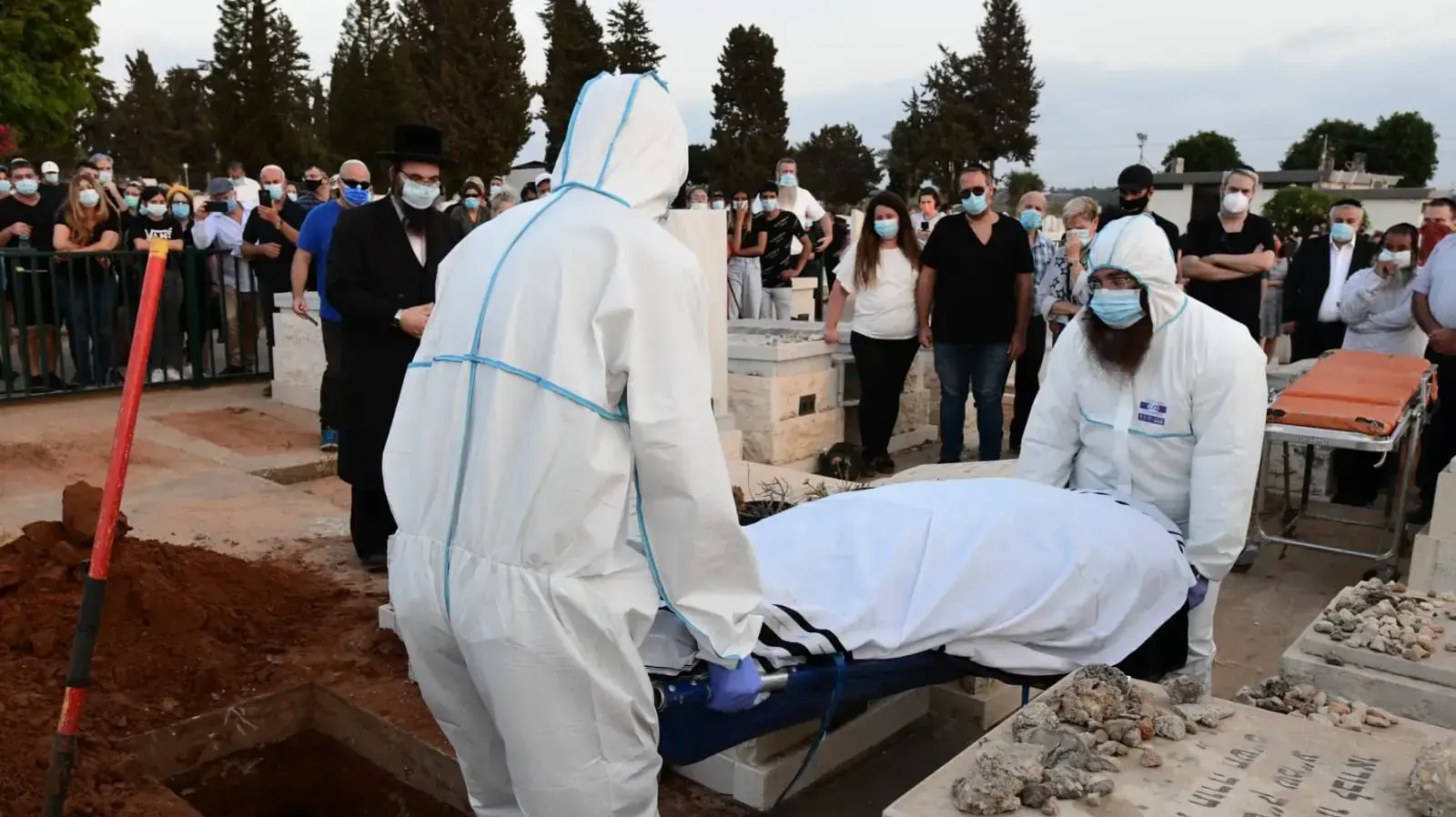 יהודה בארקן מובא למנחות בבית העלמין ברחובות 25 באוקטובר 2020 יהודה בארקן מובא למנחות בבית העלמין ברחובות 25 באוקטובר 2020