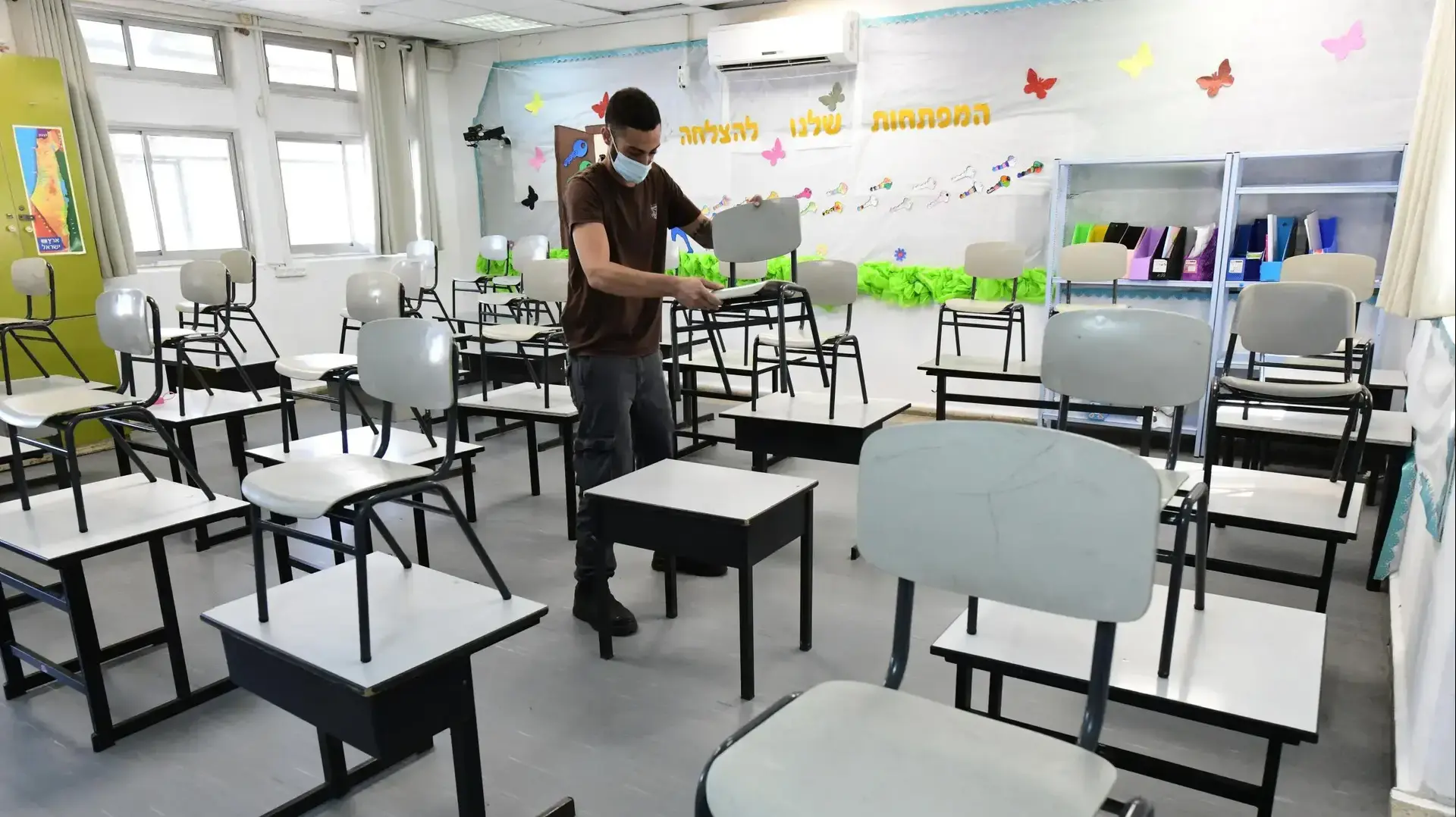 הכנות בבית הספר "יסוד המעלה" לקראת החזרה ללימודים אחרי הסגר, ראשון לציון, 26 באוקטובר 2020 הכנות בבית הספר "יסוד המעלה" לקראת החזרה ללימודים אחרי הסגר, ראשון לציון, 26 באוקטובר 2020