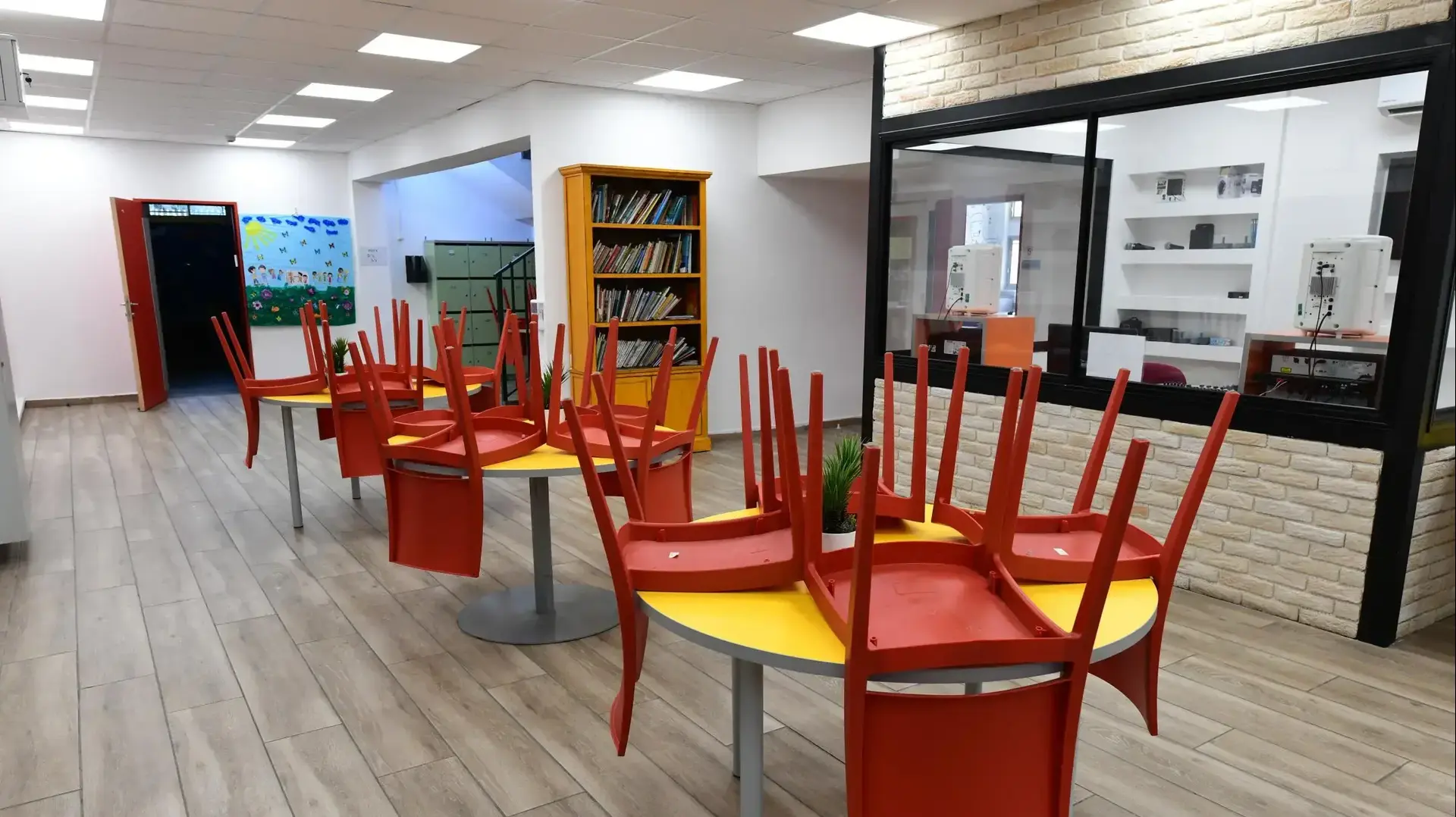הכנות בבית הספר "יסוד המעלה" לקראת החזרה ללימודים אחרי הסגר, ראשון לציון, 26 באוקטובר 2020