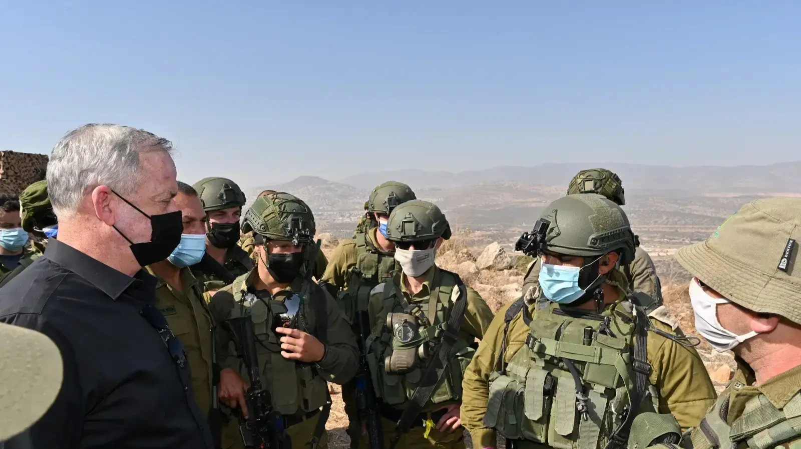 שר הביטחון גנץ בביקור בתרגיל "חץ קטלני" בצפון עם סגן הרמטכ"ל אלוף אייל זמיר, מפקד ההכשרות אלוף מוטי ברוך ומאו"ג 162 סהר צור 27 באוקטובר 2020 שר הביטחון גנץ בביקור בתרגיל "חץ קטלני" בצפון עם סגן הרמטכ"ל אלוף אייל זמיר, מפקד ההכשרות אלוף מוטי ברוך ומאו"ג 162 סהר צור 27 באוקטובר 2020