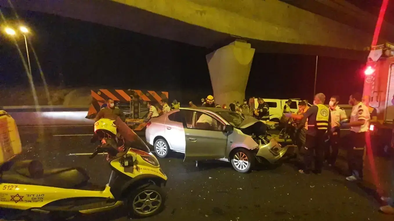 זירת תאונת הדרכים בה נפצע גבר בן 35 באורח בינוני בתאונת דרכים בין שני כלי רכב בכביש 6 סמוך למנהרות יקנעם לכיוון צומת התשבי. 27 באוקטובר 2020 זירת תאונת הדרכים בה נפצע גבר בן 35 באורח בינוני בתאונת דרכים בין שני כלי רכב בכביש 6 סמוך למנהרות יקנעם לכיוון צומת התשבי. 27 באוקטובר 2020