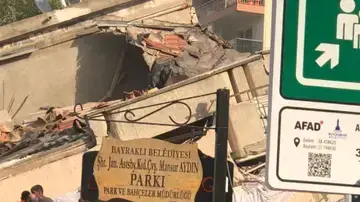 נזקי רעדידת האדמה שהורגשה לחופי יוון והובילה לקריסת מבנים באיזמיר, טורקיה 30 באוקטובר 2020 נזקי רעדידת האדמה שהורגשה לחופי יוון והובילה לקריסת מבנים באיזמיר, טורקיה 30 באוקטובר 2020