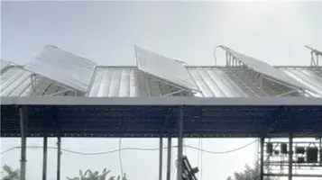 פאנלים סולריים על גגות מבנים חקלאיים פאנלים סולריים על גגות מבנים חקלאיים