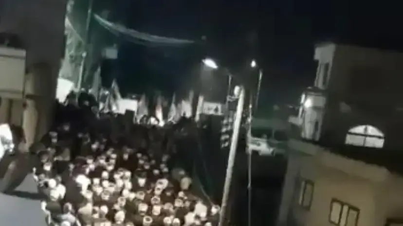הלוויית מנהיג רוחני בעדה הדרוזית במג'דל שמס בניגוד להנחיות הקורונה - 30 אוקטובר 2020 הלוויית מנהיג רוחני בעדה הדרוזית במג'דל שמס בניגוד להנחיות הקורונה - 30 אוקטובר 2020