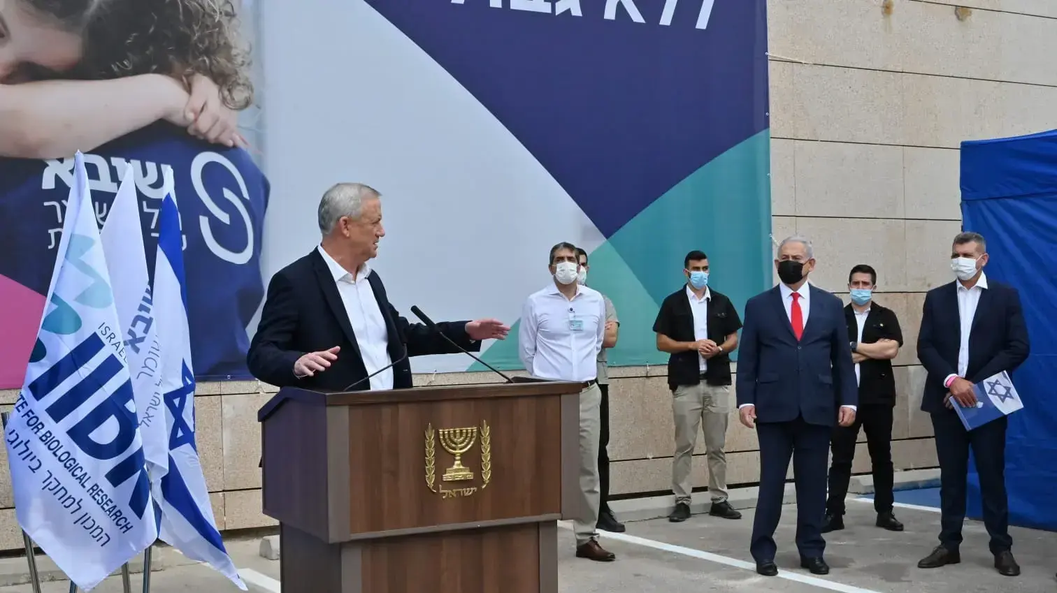 שר הביטחון, בני גנץ במהלך הצהרתו בביה"ח שיבא, תל השומר 1 בנובמבר 2020 שר הביטחון, בני גנץ במהלך הצהרתו בביה"ח שיבא, תל השומר 1 בנובמבר 2020