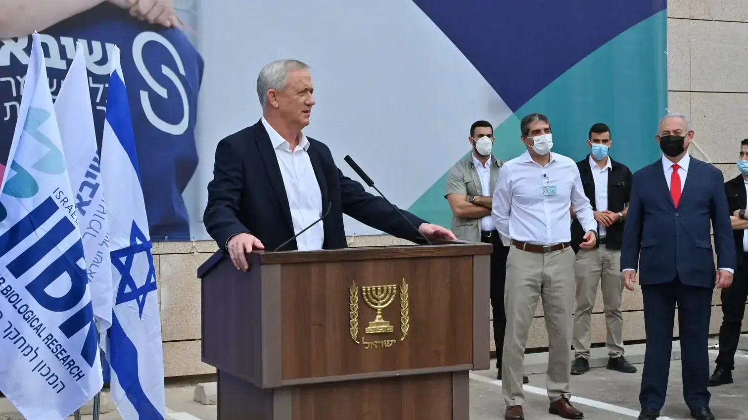 שר הביטחון, בני גנץ במהלך הצהרתו בביה"ח שיבא, תל השומר 1 בנובמבר 2020 שר הביטחון, בני גנץ במהלך הצהרתו בביה"ח שיבא, תל השומר 1 בנובמבר 2020