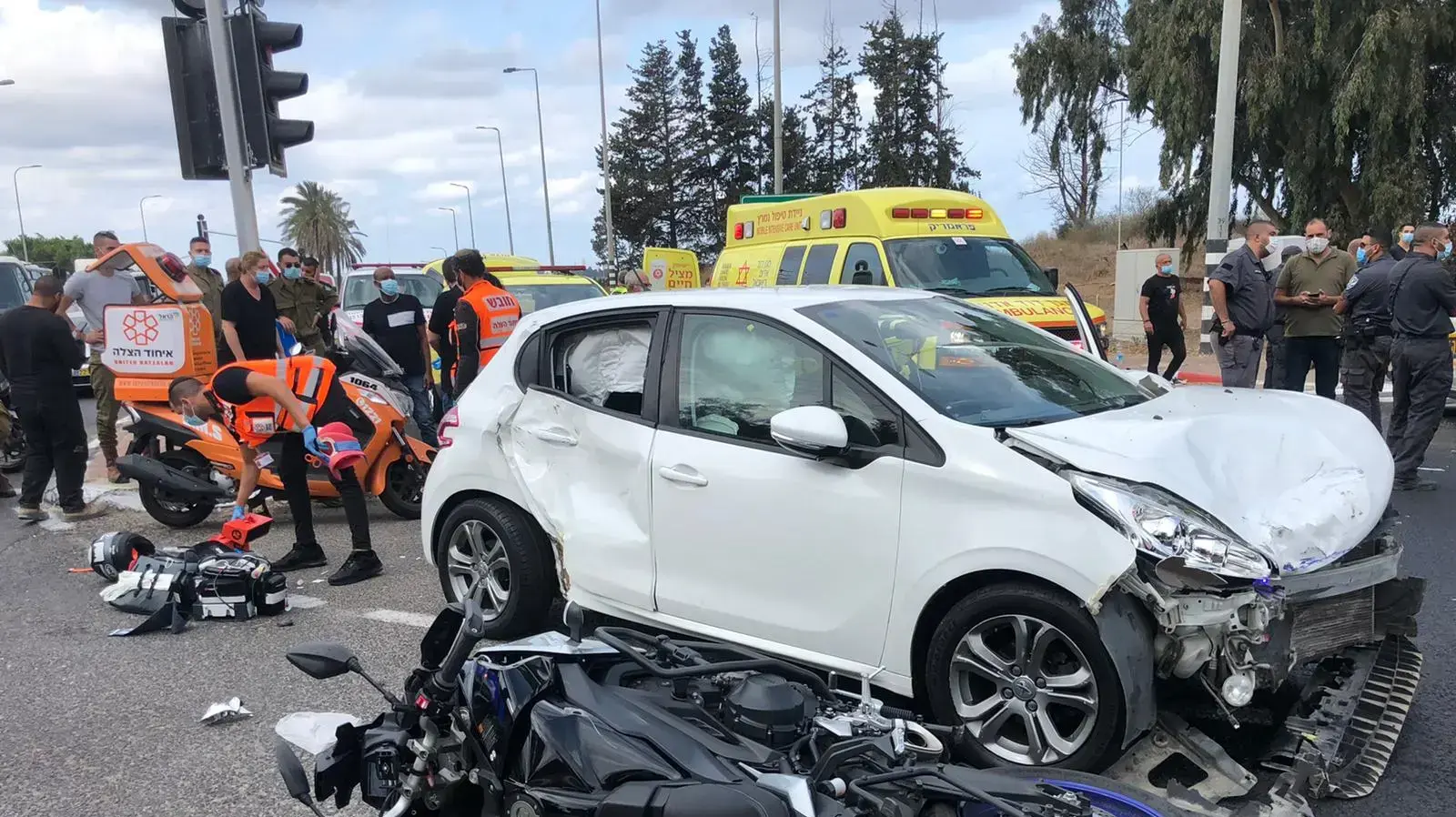תאונת דרכים ליד כפר יונה בה נפצעו שני רוכבי אופנוע ונהג רכב פרטי. 1 בנובמבר 2020 תאונת דרכים ליד כפר יונה בה נפצעו שני רוכבי אופנוע ונהג רכב פרטי. 1 בנובמבר 2020