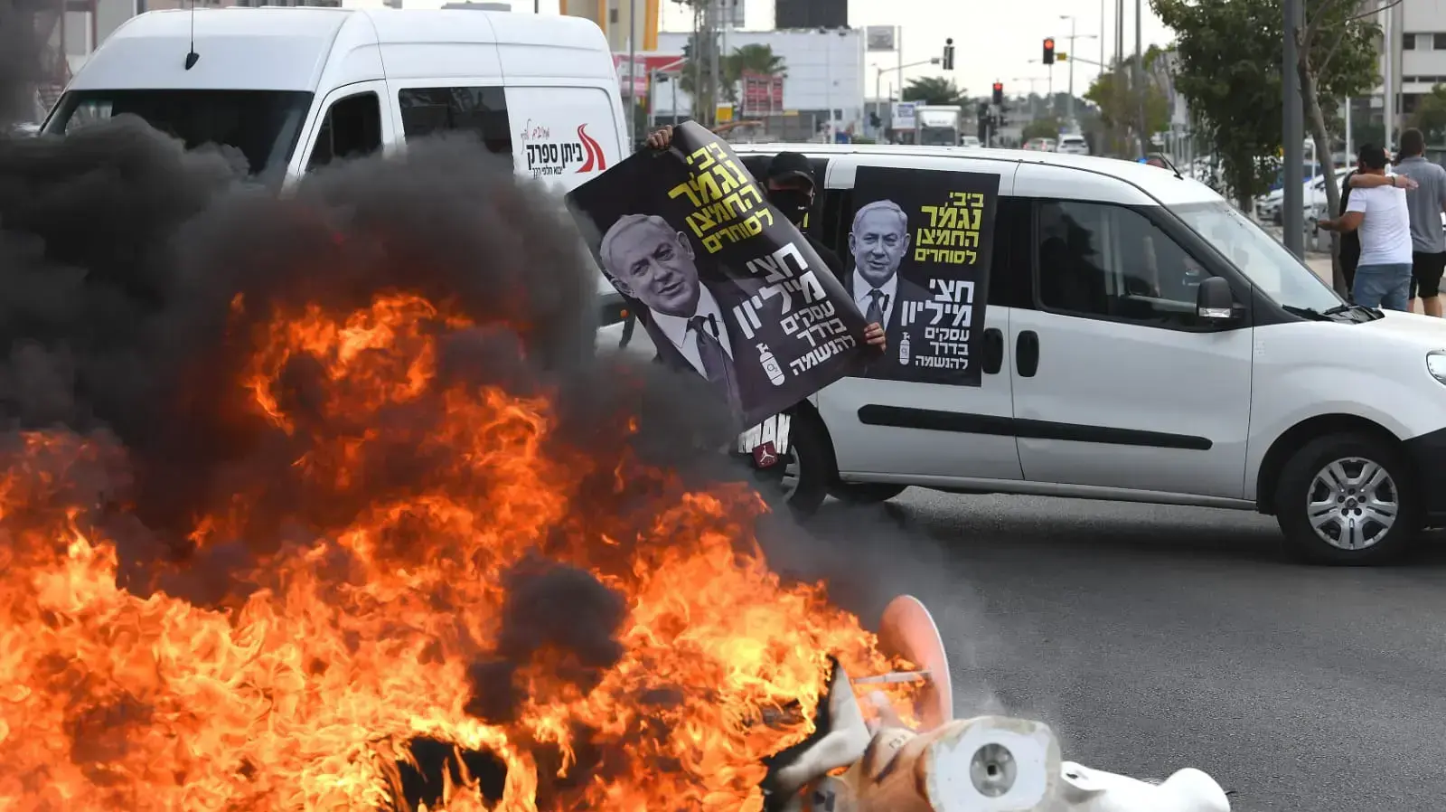 הפגנת רשתות ועסקים שבהתאחדות רשתות המסחר, האופנה וההסעדה במחאה על אוזלת היד של הממשלה, ראשון לציון, 1 בנובמבר 2020 הפגנת רשתות ועסקים שבהתאחדות רשתות המסחר, האופנה וההסעדה במחאה על אוזלת היד של הממשלה, ראשון לציון, 1 בנובמבר 2020