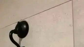 מתקן לטלפון נייד באמבטיה מתקן לטלפון נייד באמבטיה
