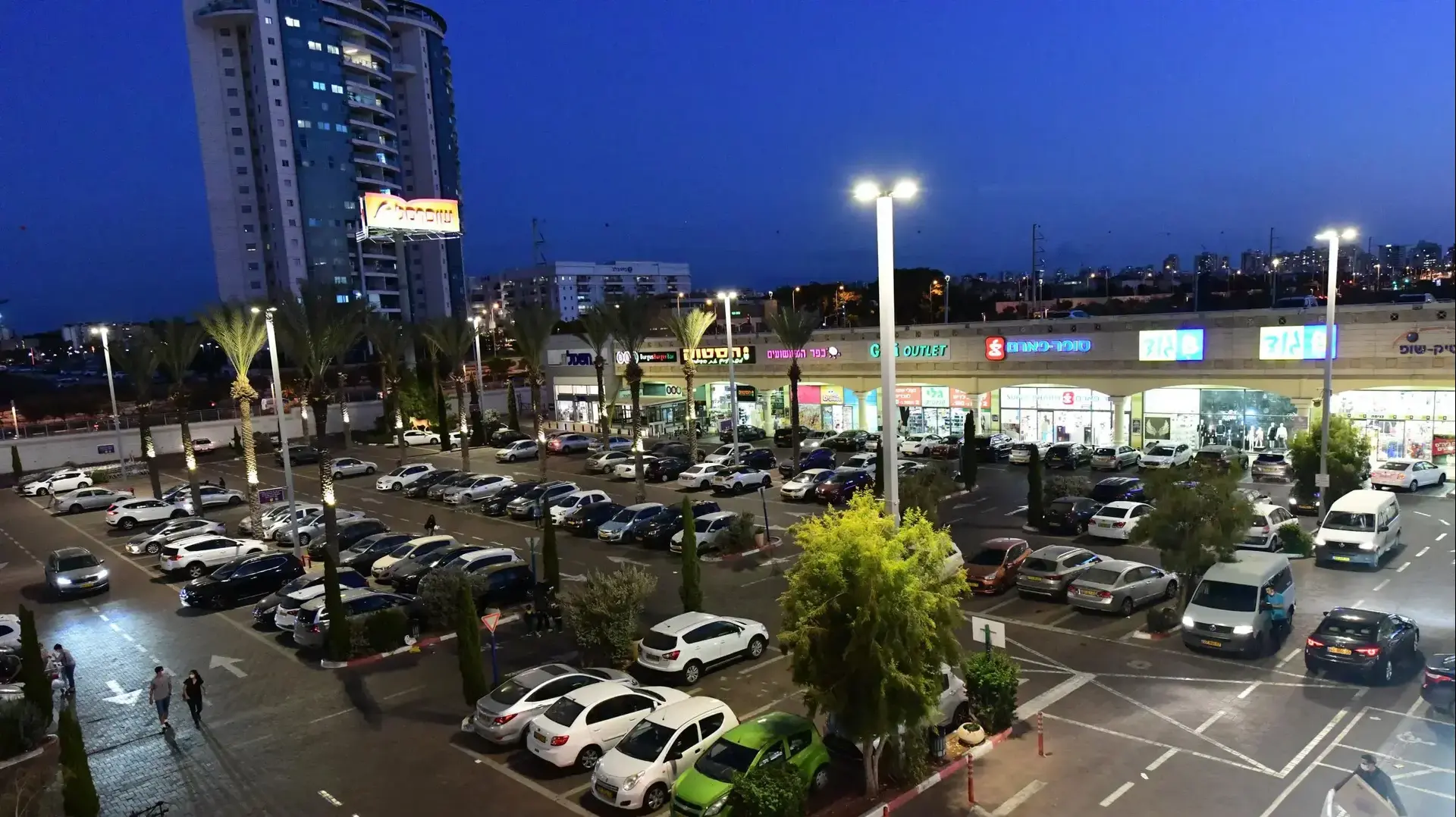 מתחם קניות, צומת בילו 2 בנובמר 2020