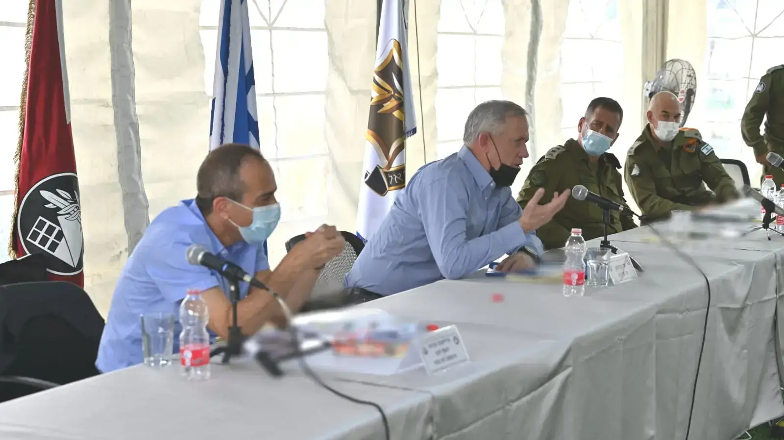 ביקורו של שר הביטחון, בני גנץ, במפקדת "אלון" ביחד עם הרמטכ"ל, רא"ל אביב כוכבי, מפקד פיקוד העורף, אלוף אורי גורדין, ראש "מגן ישראל" פרופ' רוני גמזו וראש "מגן ישראל" הנכנס, פרופ' נחמן אש, מפקד המפקדה המשימתית, תא"ל ניסן דוידי, ועוזר השר להתגוננות, משה אדרי, 3 בנובמבר 2020 ביקורו של שר הביטחון, בני גנץ, במפקדת "אלון" ביחד עם הרמטכ"ל, רא"ל אביב כוכבי, מפקד פיקוד העורף, אלוף אורי גורדין, ראש "מגן ישראל" פרופ' רוני גמזו וראש "מגן ישראל" הנכנס, פרופ' נחמן אש, מפקד המפקדה המשימתית, תא"ל ניסן דוידי, ועוזר השר להתגוננות, משה אדרי, 3 בנובמבר 2020