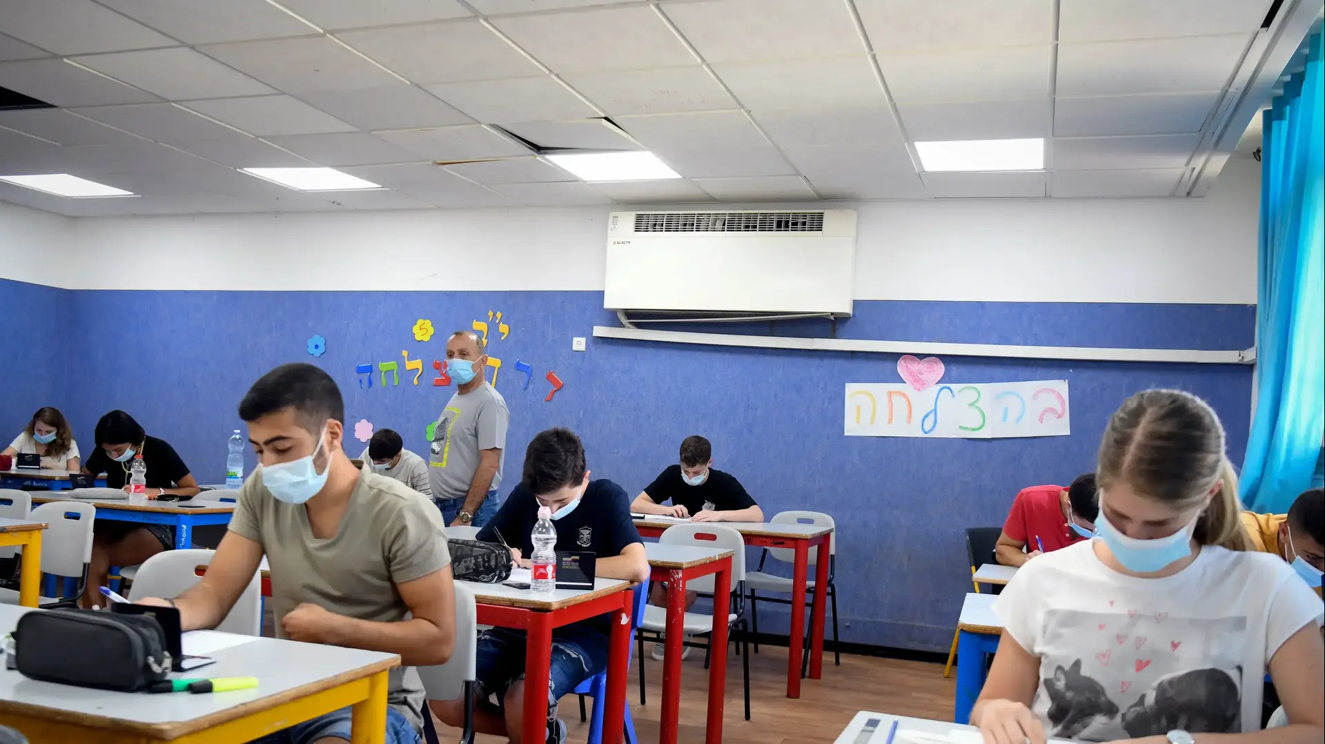 תלמידי תיכון ביהוד בבחינת בגרות, יולי 2020 תלמידי תיכון ביהוד בבחינת בגרות, יולי 2020