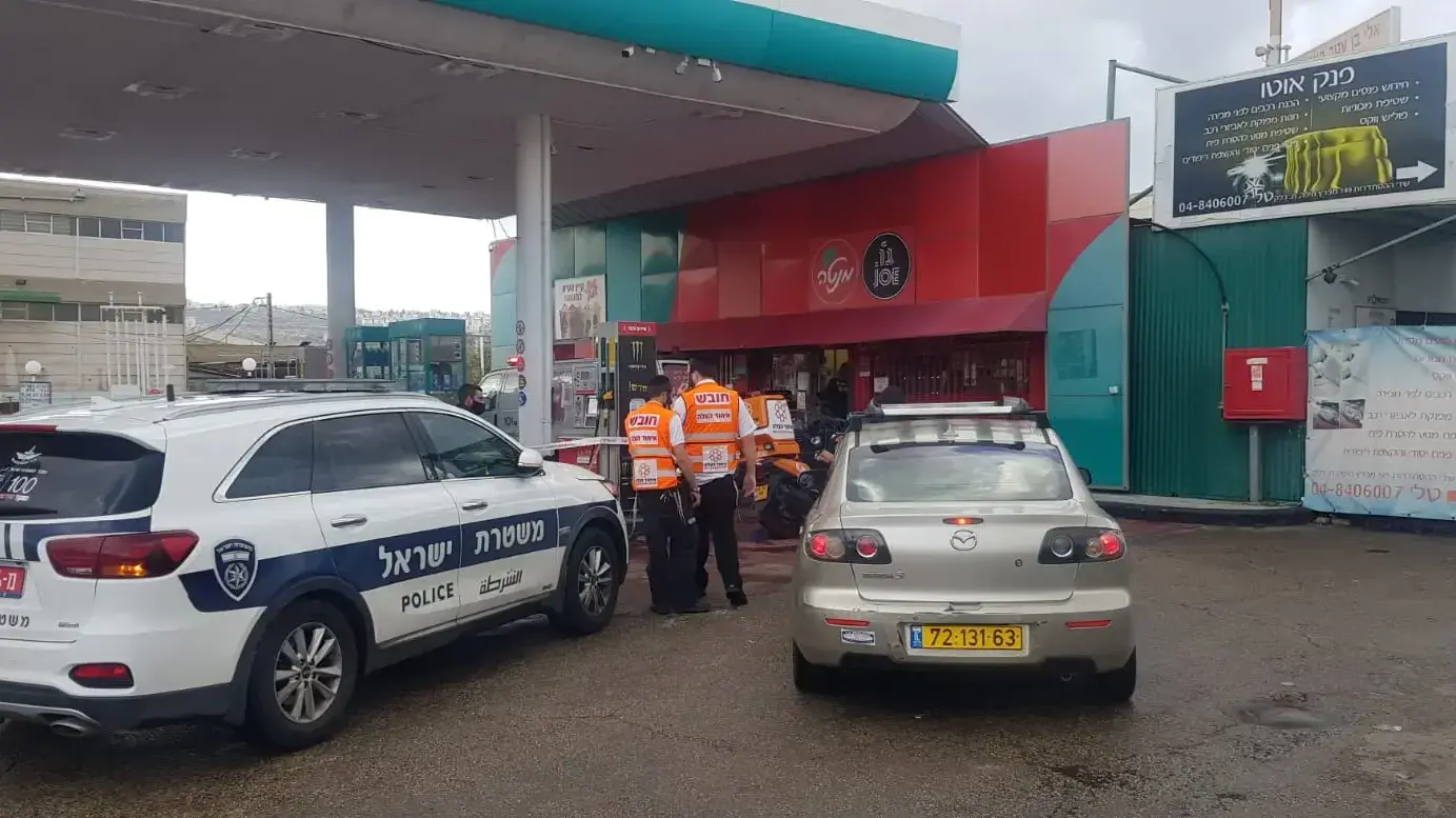 ניידת משטרה ואנשי חילוץ והצלה בזירת הירי בשדרות ההסתדרות בחיפה, בה נפצע גבר כבן 30 באורח בינוני. 04 בנובמבר 2020 ניידת משטרה ואנשי חילוץ והצלה בזירת הירי בשדרות ההסתדרות בחיפה, בה נפצע גבר כבן 30 באורח בינוני. 04 בנובמבר 2020
