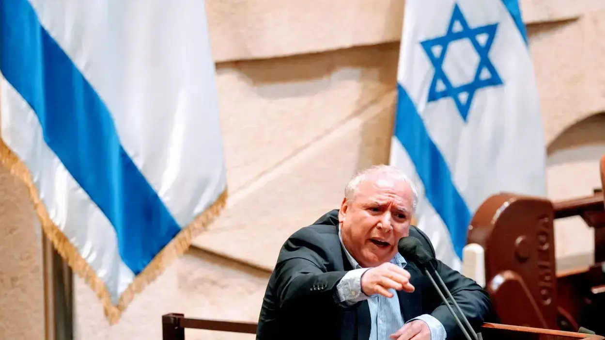 דודי אמסלם, במהלך נאומו במליאת הכנסת דודי אמסלם, במהלך נאומו במליאת הכנסת