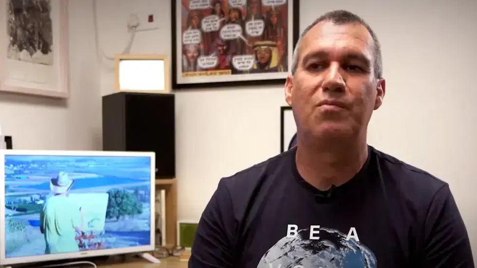 בווידיאו: הדוקומנטריסט בן שני מסביר על יצירתו בווידיאו: הדוקומנטריסט בן שני מסביר על יצירתו