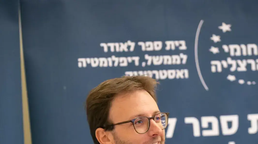 אדם שנער אדם שנער