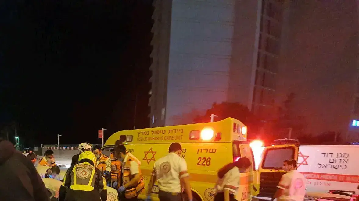 זירת תאונת רוכב אופנוע שהתנגש בגדר בשדרות עובד בן עמי, נתניה 5 בנובמבר 2020 זירת תאונת רוכב אופנוע שהתנגש בגדר בשדרות עובד בן עמי, נתניה 5 בנובמבר 2020