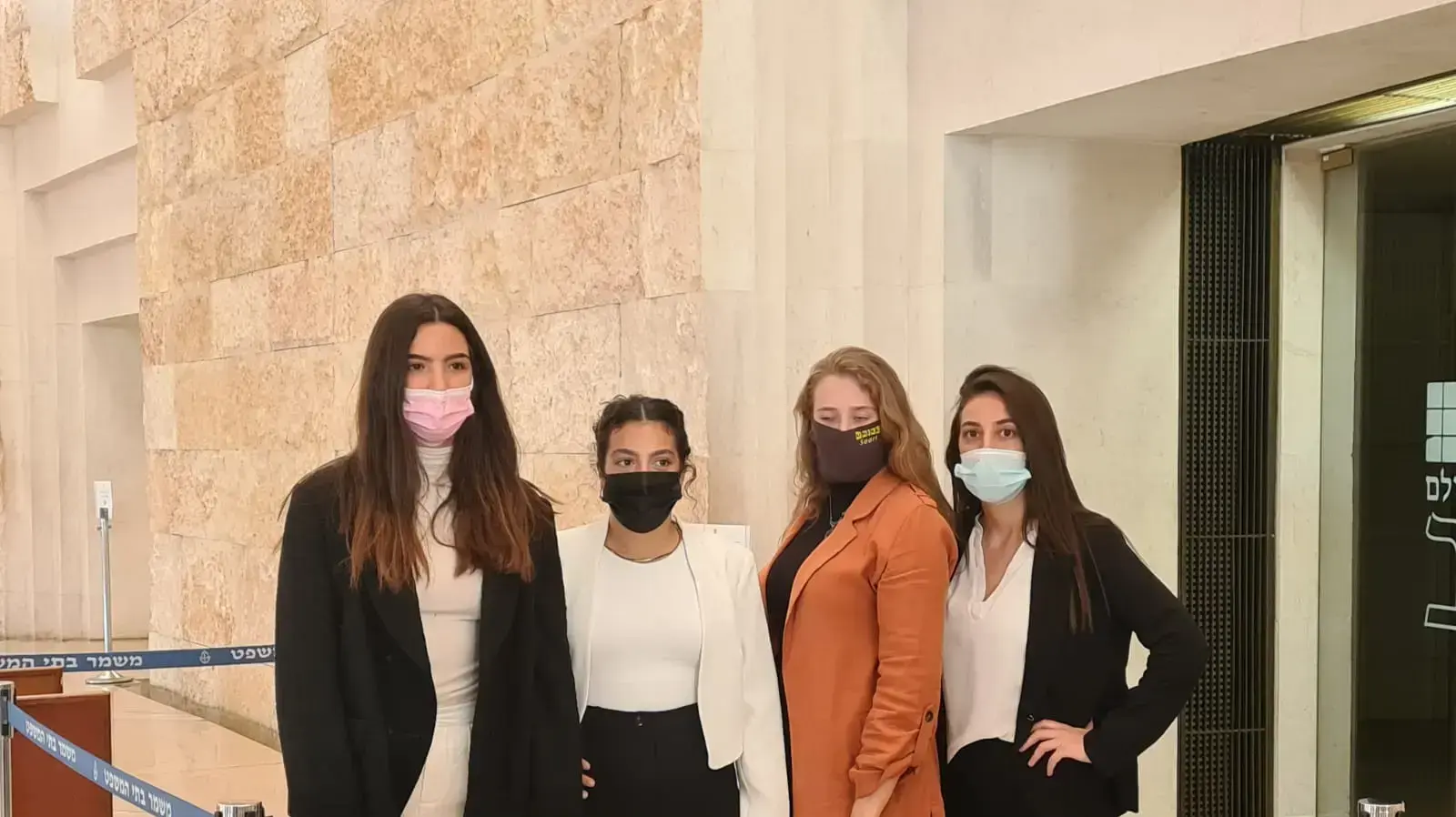 העותרות בדרישה לכהן בתפקידים קרביים בצבא, מימין: עמר סריה, מיקה קליגר, מור לידני וגלי נשרי העותרות בדרישה לכהן בתפקידים קרביים בצבא, מימין: עמר סריה, מיקה קליגר, מור לידני וגלי נשרי