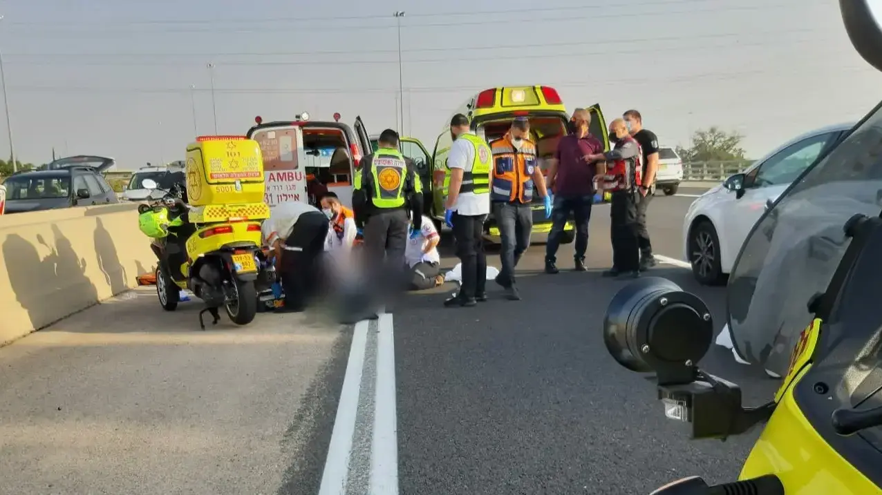 זירת התאונה בה נהג בן 63 איבד את הכרתו ונהרג ליד מחלף ראשון לציון, 9 בנובמבר 2020 זירת התאונה בה נהג בן 63 איבד את הכרתו ונהרג ליד מחלף ראשון לציון, 9 בנובמבר 2020