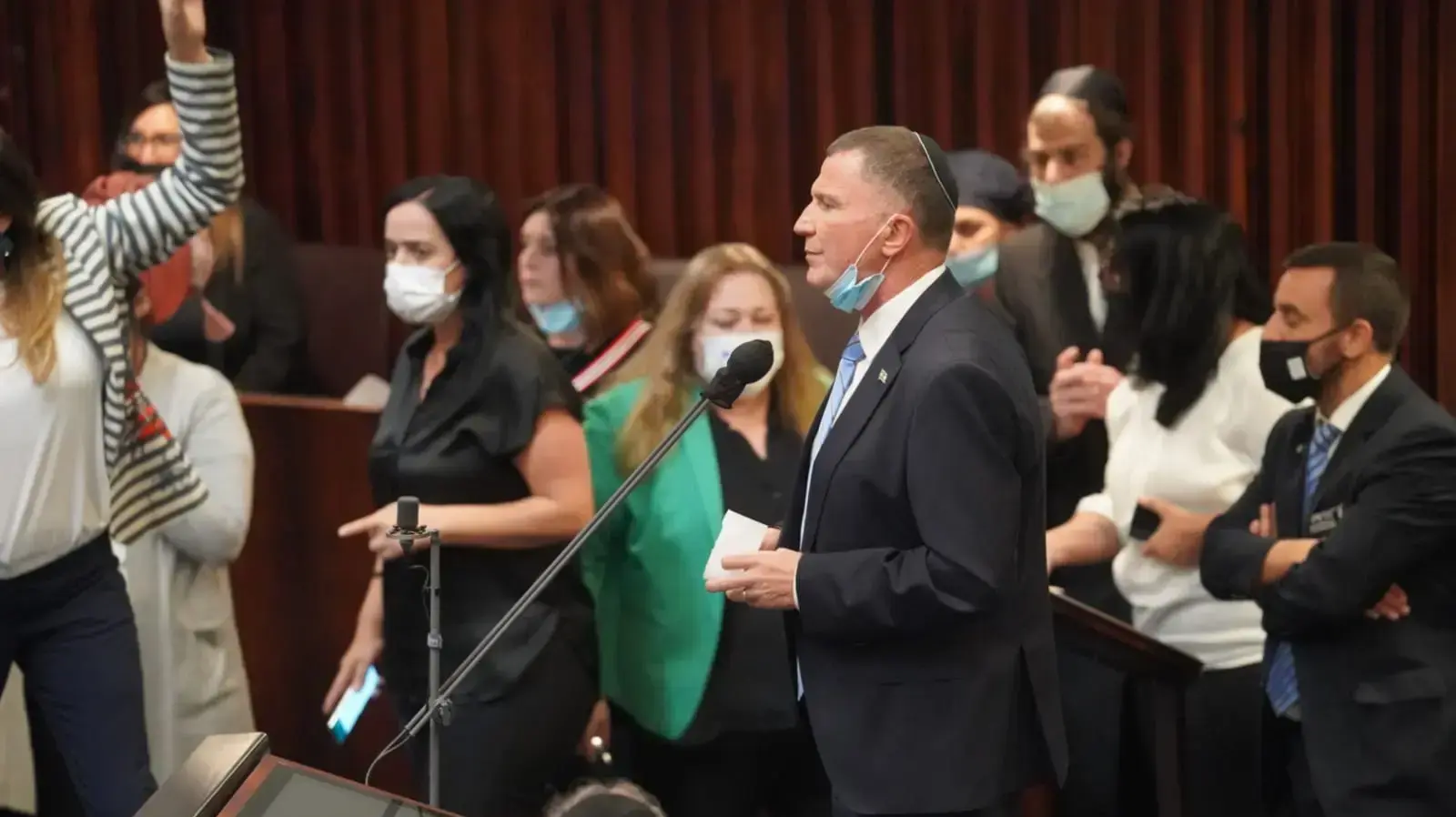 שר הבריאות, יולי אדלשטיין במהלך כינוס מליאת הכנסת 9 בנובמבר 2020 שר הבריאות, יולי אדלשטיין במהלך כינוס מליאת הכנסת 9 בנובמבר 2020