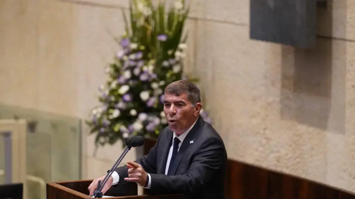 גבי אשכנזי במהלך נאומו במליאת הכנסת 10 בנומבר 2020 גבי אשכנזי במהלך נאומו במליאת הכנסת 10 בנומבר 2020