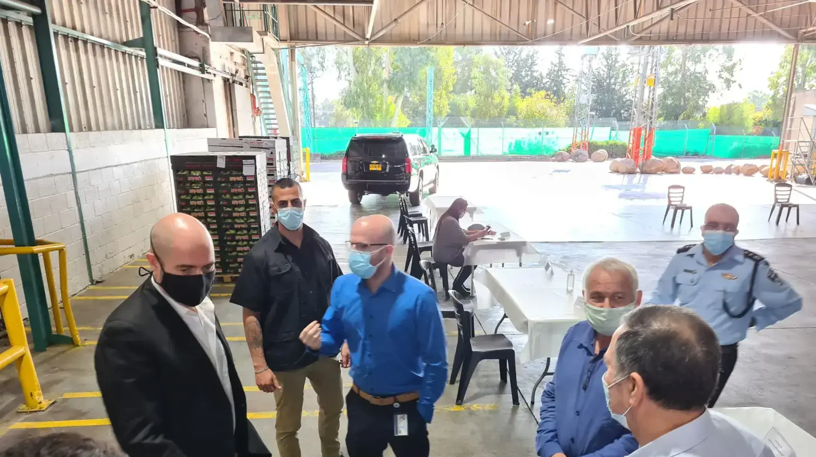 השר לביטחון פנים, אמיר אוחנה במהלך סיור בבית אריזה רפקור 10 בנובמבר 2020 השר לביטחון פנים, אמיר אוחנה במהלך סיור בבית אריזה רפקור 10 בנובמבר 2020