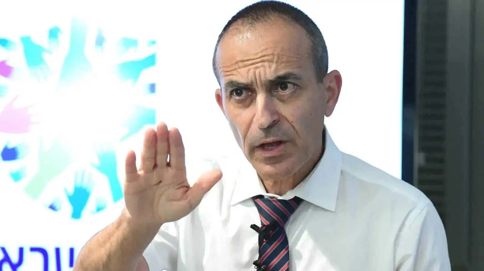 פרויקטור הקורונה היוצא, רוני גמזו בתום תדרוכו אחרון 12 בנובמבר 2020 פרויקטור הקורונה היוצא, רוני גמזו בתום תדרוכו אחרון 12 בנובמבר 2020